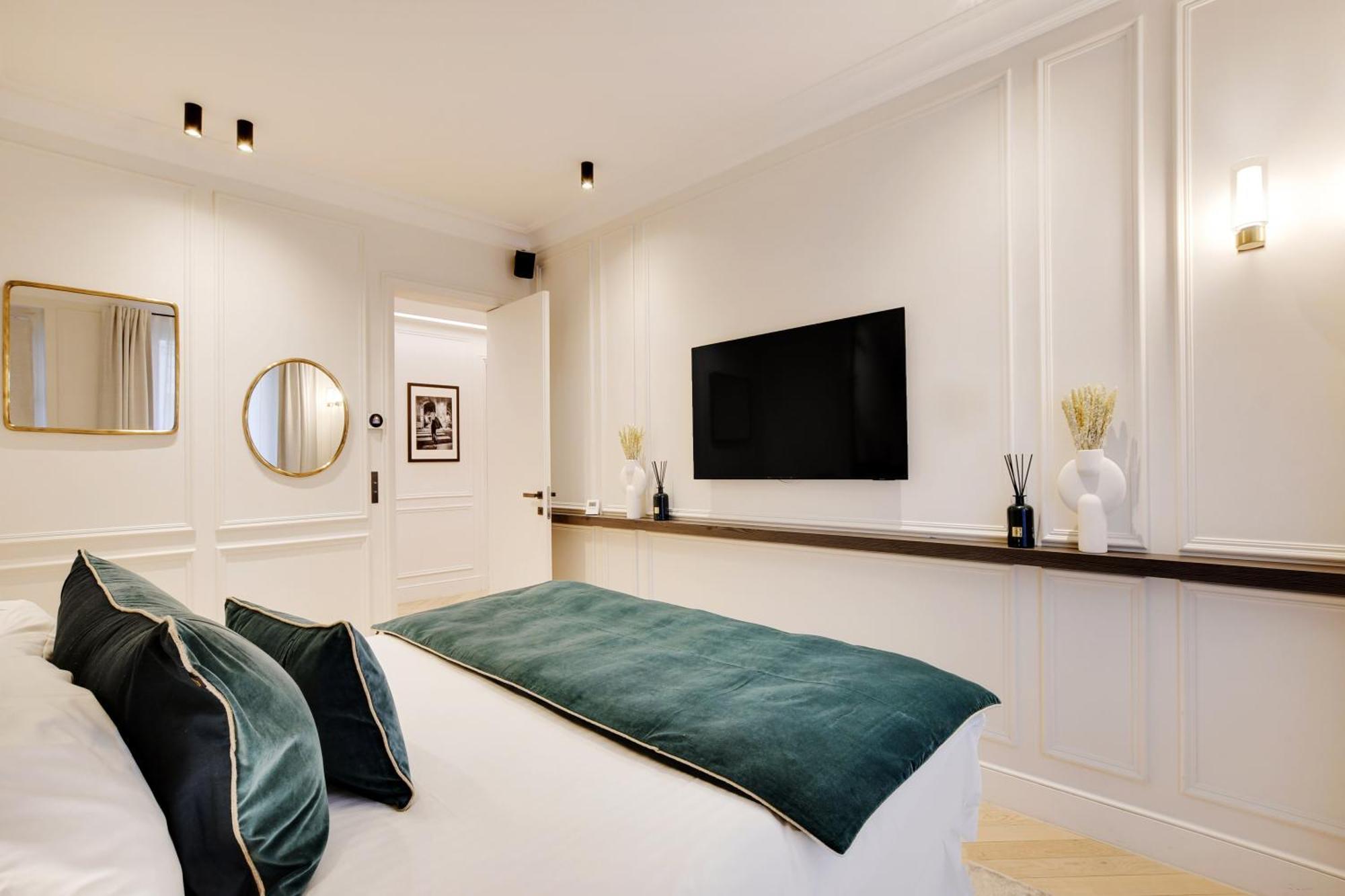 Pick A Flat - Champs Elysées Serviced Apartments Parigi Esterno foto